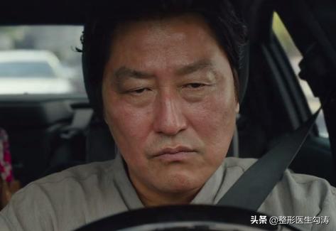 从“半个喜剧”到“寄生虫”看男人的眼袋