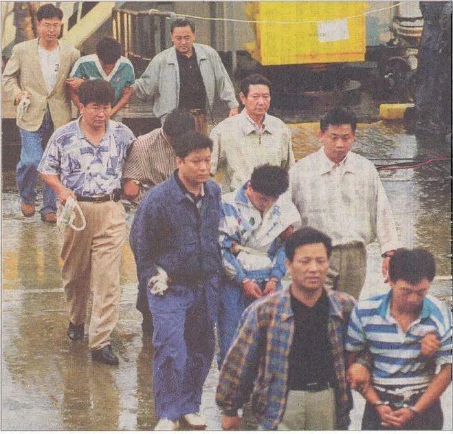 世纪*案惨**：中国海员连杀7名韩国人，文在寅亲自辩护被骂叛*贼国**