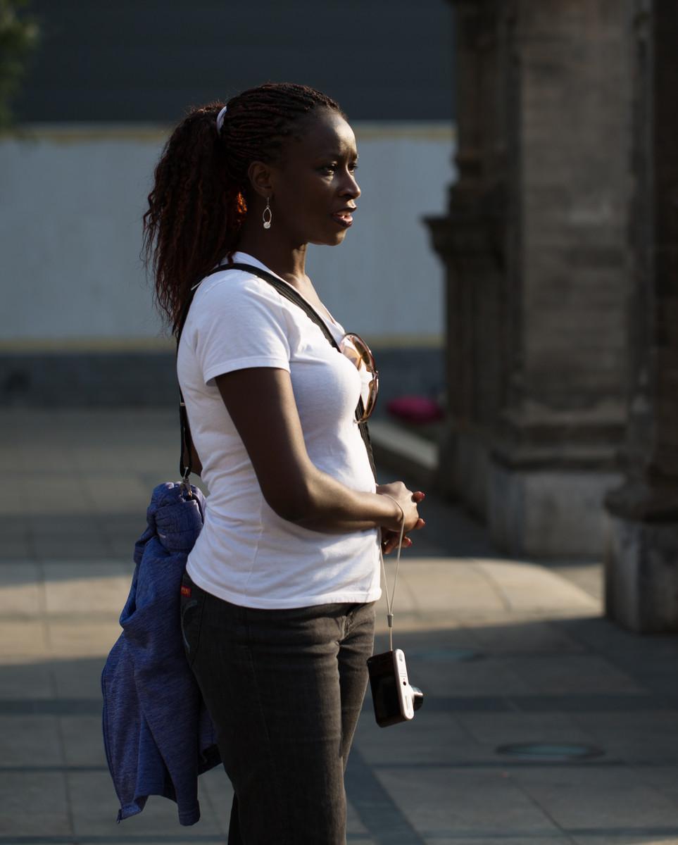 网友在非洲打工，告诉你非洲姑娘头上的“秘密”