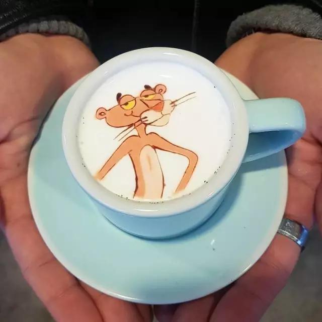 他把梵高的名画装进一杯咖啡，竟然撩到10万迷妹