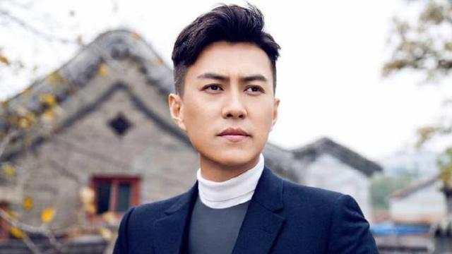 说大话、卖弄文字、夸大学识，“老干部”靳东人设崩得一点不冤