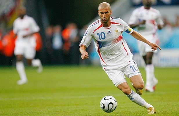 踢好足球秘诀,中场怎么踢才能踢好