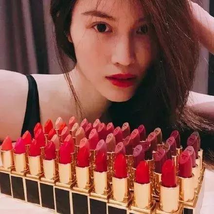 赶紧囤钱！澳币跌至4.7，三年最低！学校想要涨学费？哈哈哈！