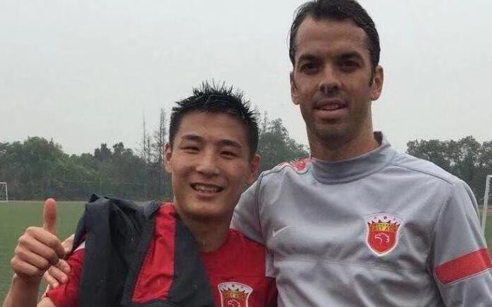 武磊的这一举动打动西班牙,武磊最新消息西班牙