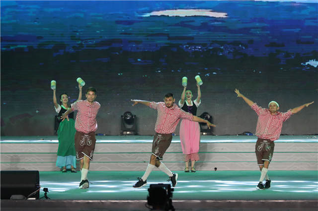 金沙滩啤酒城吃住攻略,金沙滩啤酒城有什么玩的