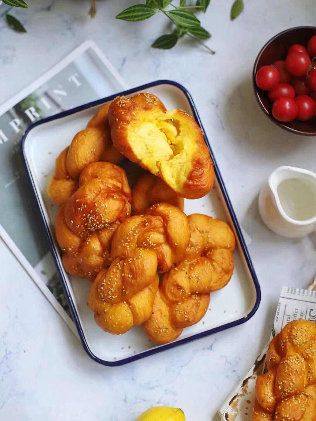 不加一滴水南瓜发糕,南瓜软麻花的家常做法