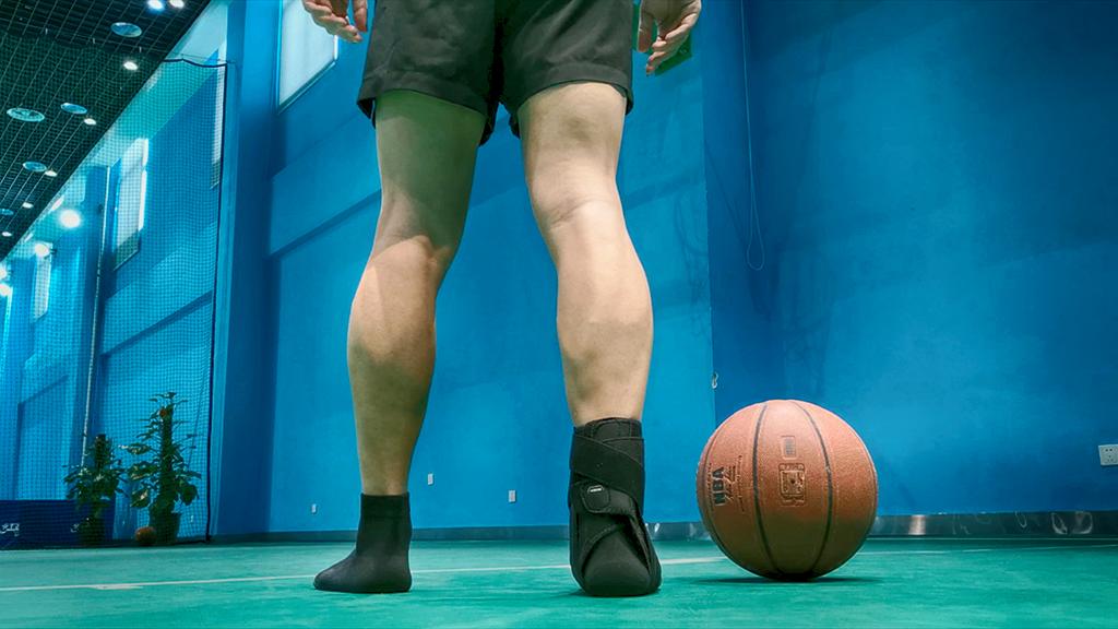 迈克达威护踝4303和4305区别,迈克达威4305护踝实战