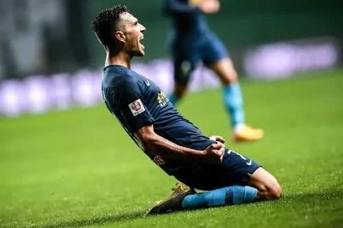 只因为他站错了队！曾经的足球英雄，现只得靠开“滴滴”为生