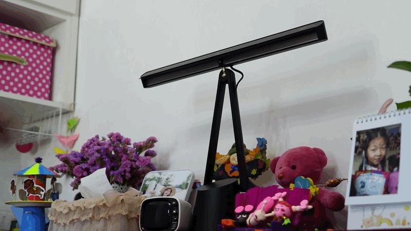 练习钢琴光线不足会伤眼，实测“明基专业钢琴灯”