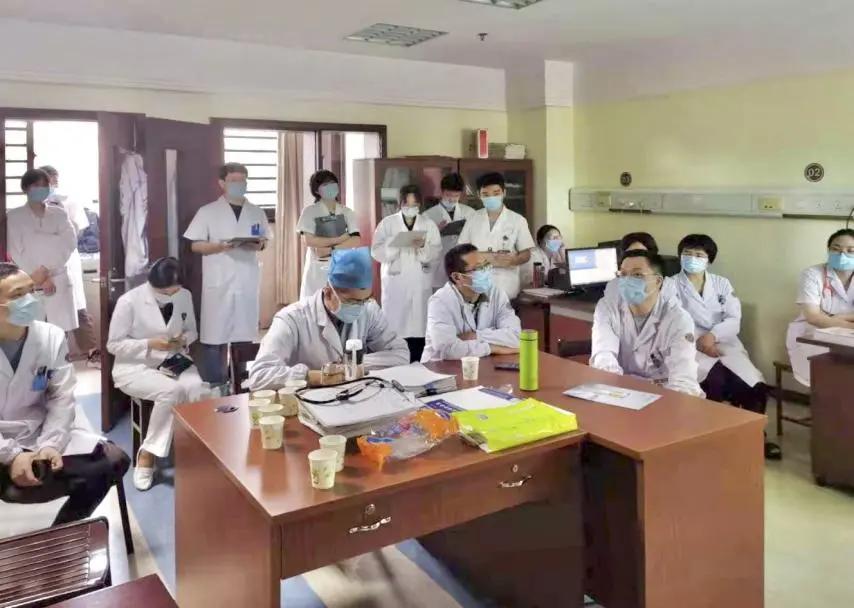 9个月宝宝发烧咳嗽半个月，腋下长了个“鹌鹑蛋”，医生说：这个病不简单