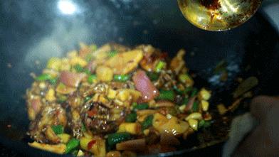 昆明风情街美蛙鱼头,昆明廖姥爷美蛙鱼头火锅