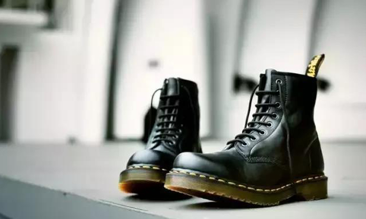 黑马丁靴怎样搭配好看,黑马丁靴应该怎么搭配