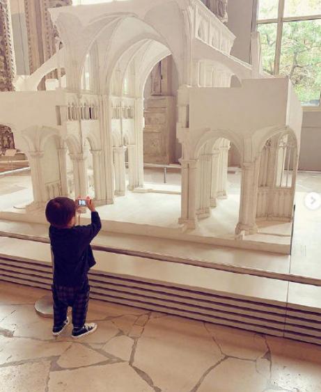 昆凌晒儿子正面,昆凌罗密欧