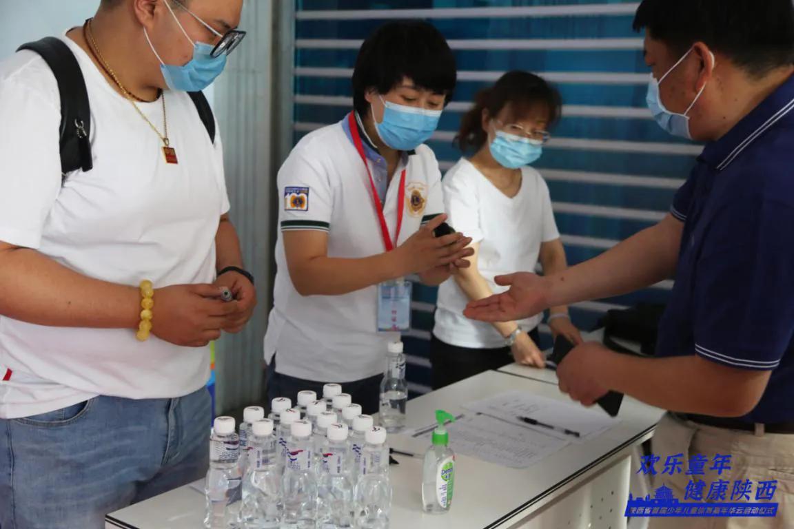 亲子运动会一起摇摆吧,亲子运动会携手共进