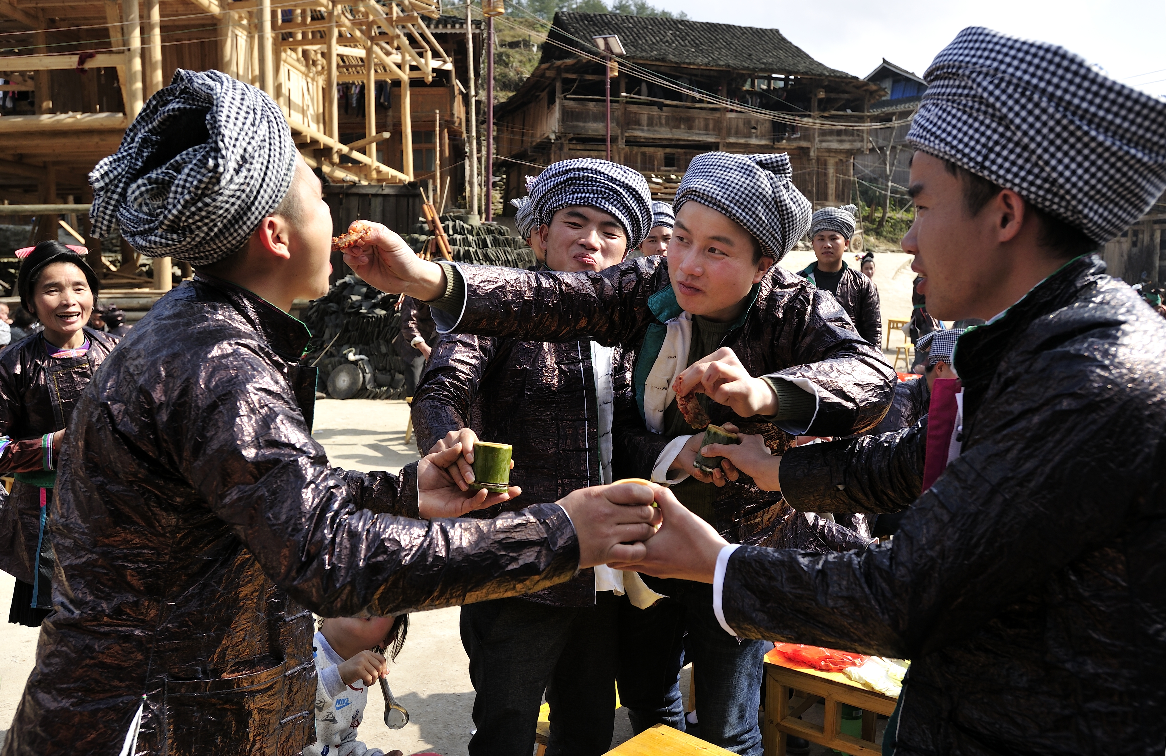 暖心苗寨同胞到贵阳医病获得帮助