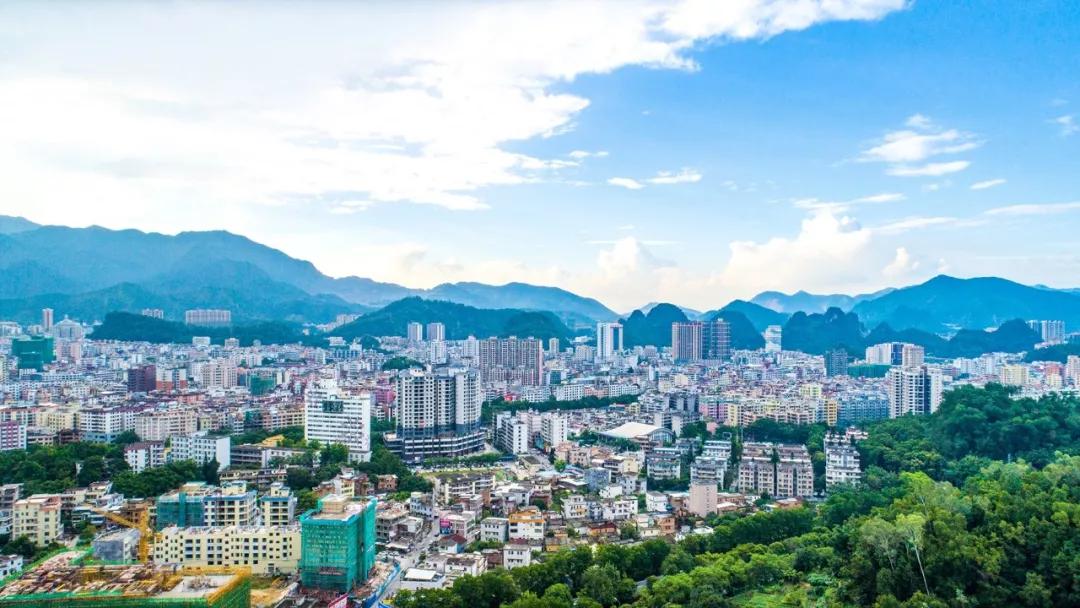 待到春暖花开时与你共赏樱花烂漫,待到春暖花开日便是把酒言欢时