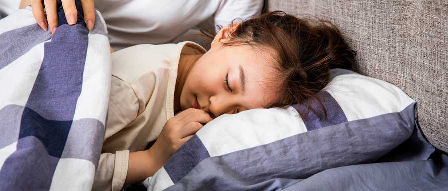 早上起床眼睛肿是什么原因怎么治,早上起床后眼睛肿了怎么办