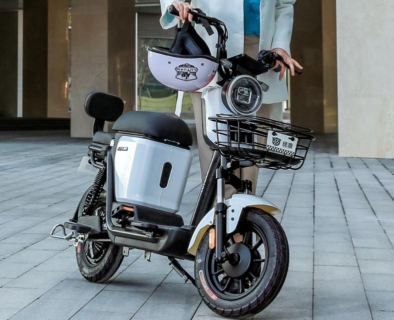 电动自行车小牛和雅迪怎么选,雅迪新国标入门电动自行车推荐