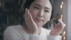 这届中国女人为了变美，开始重新学起生物和化学了，成分*党**是如何影响护肤品新品上市和营销方向的？