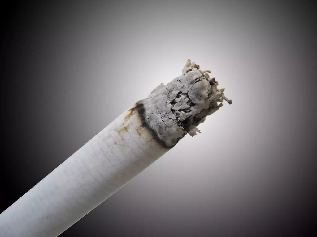 商店向未成年人销售的假烟,严打向未成年人花式售烟