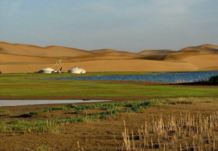 在青海竟私藏着一个比甘肃月牙泉更美的沙漠清泉瀚海明珠金子海