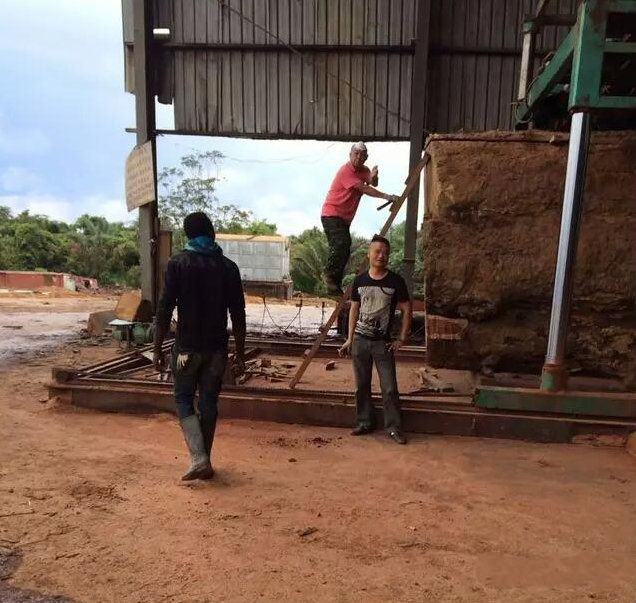 暗访东莞天价大板生产基地，原料全是称斤烂木头，富豪还排队来买