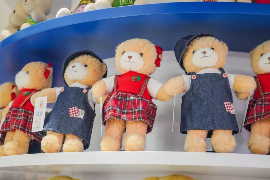 告别东方明珠、城隍庙，来上海这家暗藏100只泰迪的奶茶店