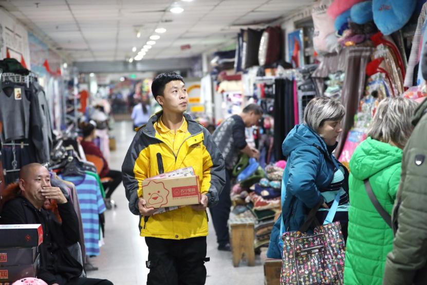 草原上的快递小哥,苏宁火箭小哥