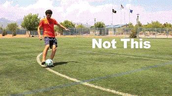 如何踢出梅西的弧线球,足球技巧任意球教程