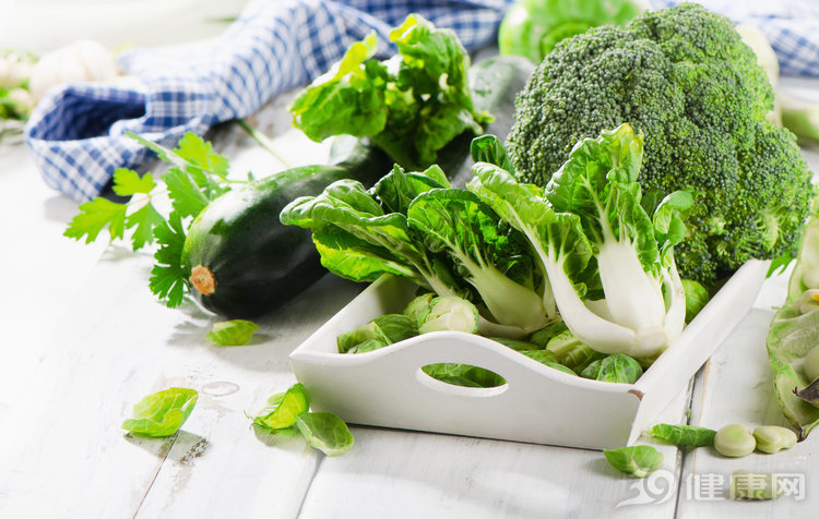 宝宝冬季皮肤干燥起皮用什么护肤,鼻翼两侧泛红干裂脱皮护肤