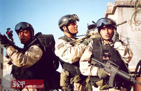 美国黑鹰战机坠落视频,黑鹰坠落最震撼视频