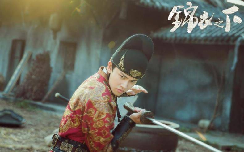 鹿晗大制作“扑街”，《锦衣之下》穷却收视口碑双收，何为原因？