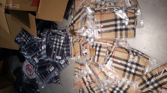 burberry围巾真假查询,官网买burberry围巾保真吗