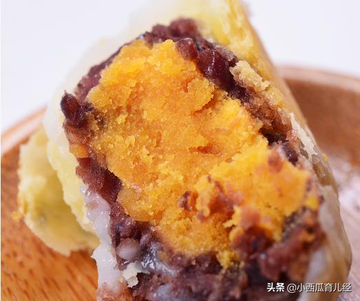 37岁吴昕做客薇娅直播间，一改往日自卑，3分钟卖出6400枚蛋黄酥