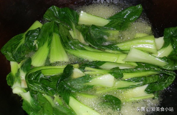包子青菜蒸完之后怎么发黄,青菜包如何让青菜蒸出来绿