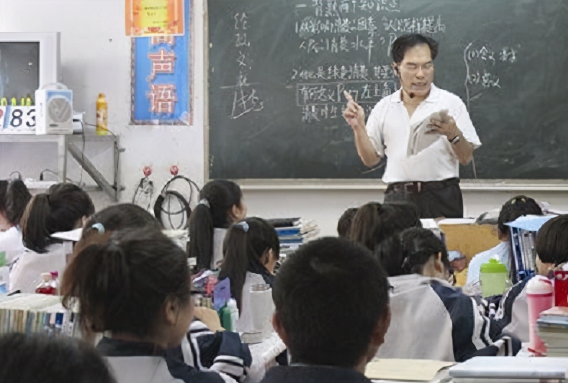 用扩音器上课对学生有影响吗,规定小学上课可以用扩音器吗