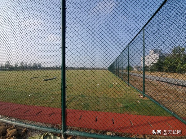 天长有室内足球场吗,天长老西门足球场