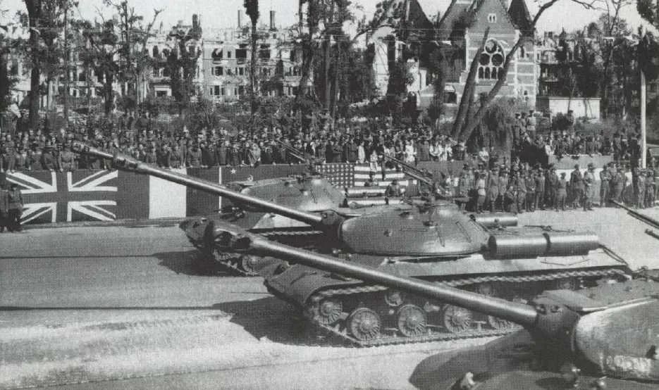 战车溯源m4a3e2,is-3坦克表现