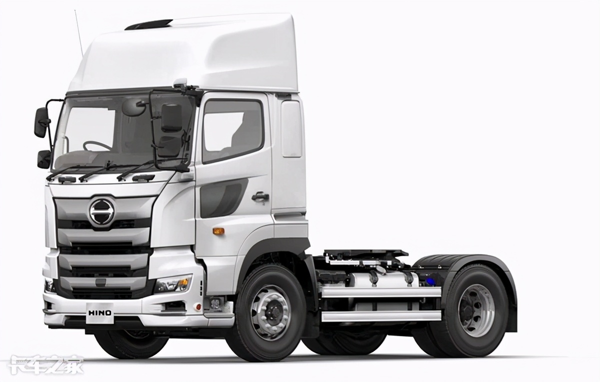 日野2代普罗菲亚重卡将引进中国，这满脸的镀铬装饰你喜欢吗？