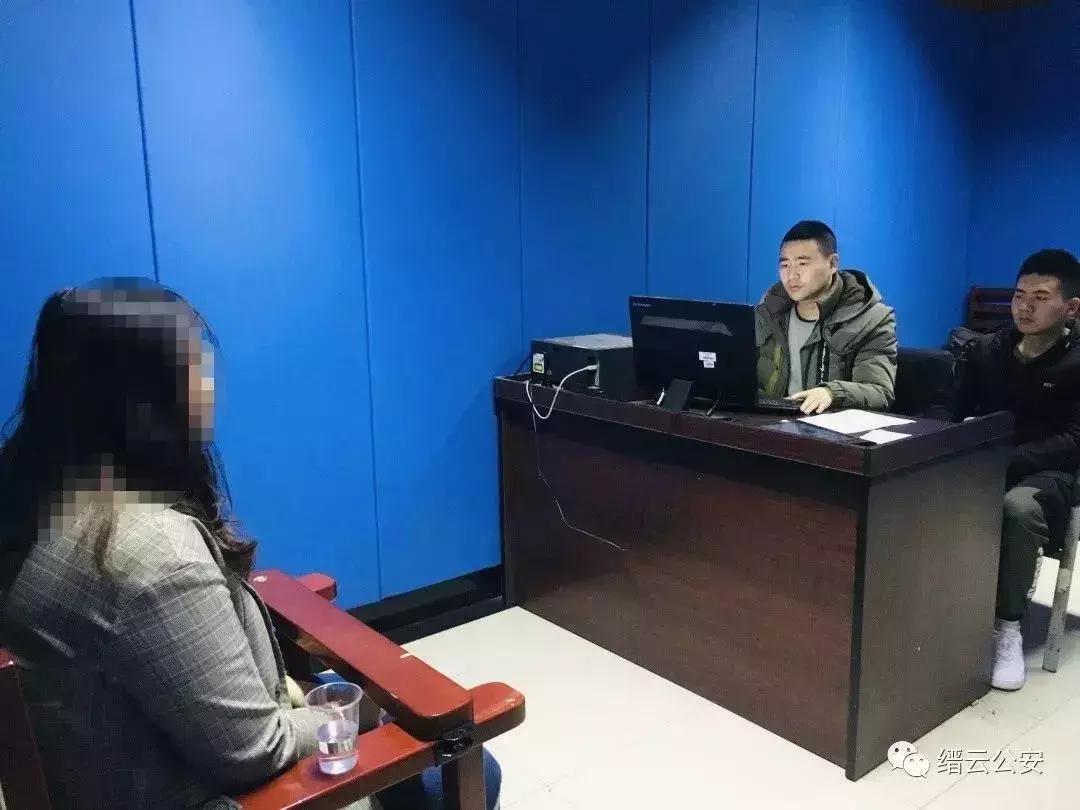 两闺蜜追逐“精致生活”，天天纸醉金迷，钱哪来的？