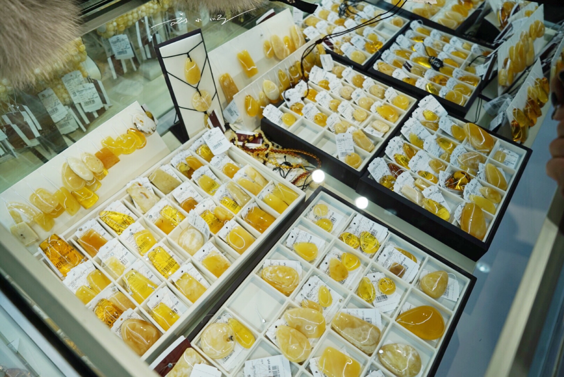 俄罗斯旅游买蜜蜡琥珀,去俄罗斯旅游买琥珀有假吗