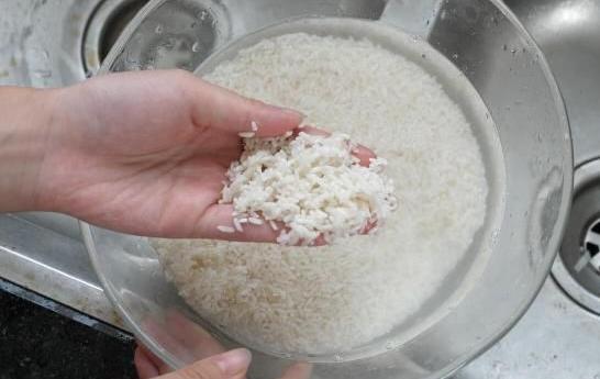 米饭不熟应该怎么弄熟,米饭煮太熟了怎么处理