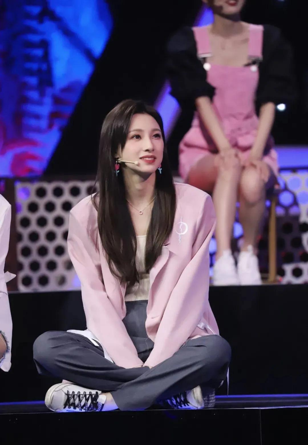 鏂版檵绗竴缇庝汉璧扮孩缃戠粶,琚ぎ瑙嗙偣鍚嶇殑缃戠孩濂充富鎾帇鍐板啺