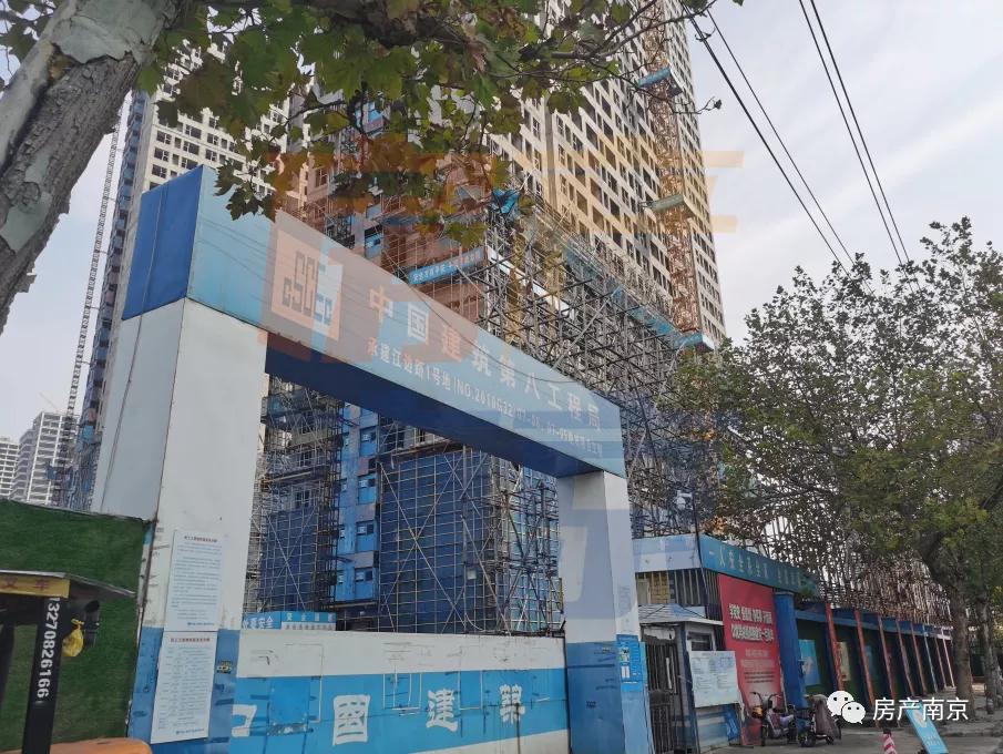 商务区无商务、300米地标成停车场！鼓楼滨江，我还要等你多久？