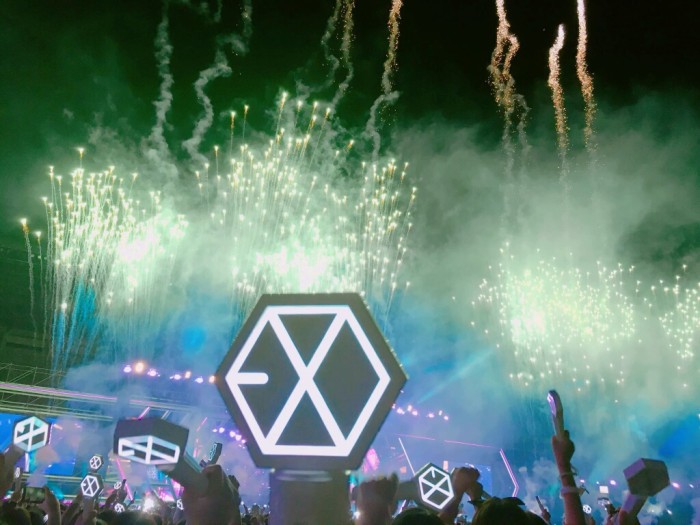 exo搞笑沙雕视频打赌,exo爱丽棒演唱会控场