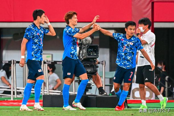 国足1比0战胜韩国中国球迷反应,中国男足1比0战胜韩国队球迷反应
