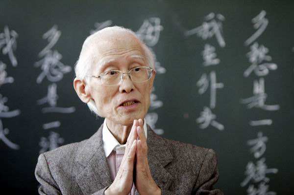 听听那冷雨余光中简介,余光中散文听听那冷雨