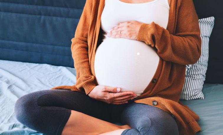 最让孕妈难捱的痛叫“耻骨痛”，这5种孕妇要留意，简直疼得要命