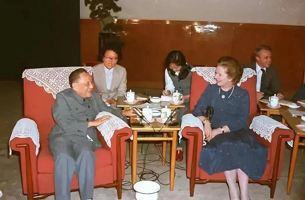 中国传统红双喜痰盂,50年前流行的痰盂