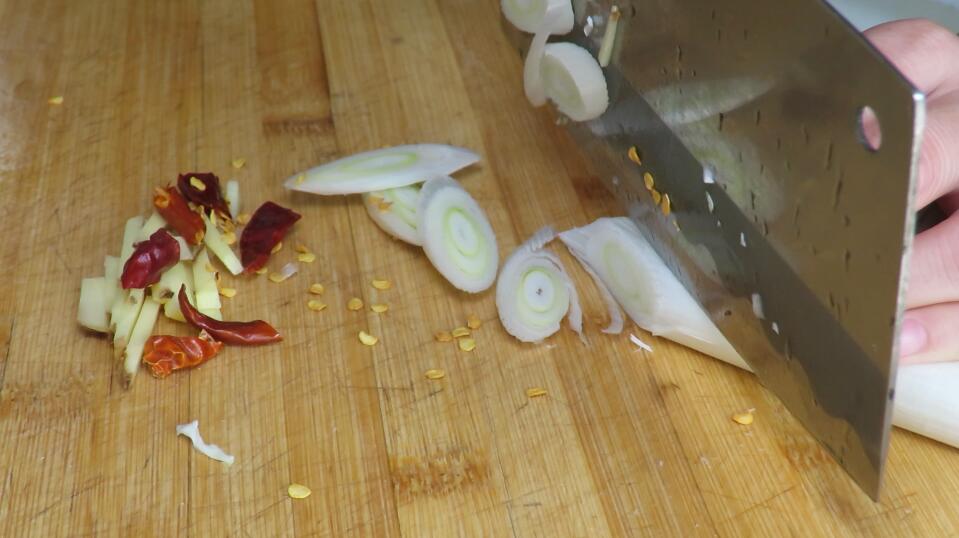 白菜炖粉条怎样做才最好吃,五花肉炖白菜炖豆腐炖粉条的做法